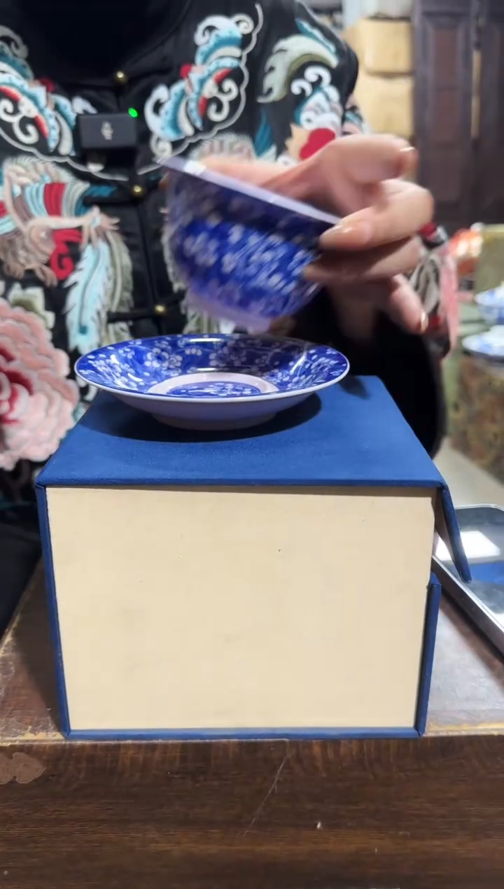 盖碗瓷红稀土冰梅三才盖碗