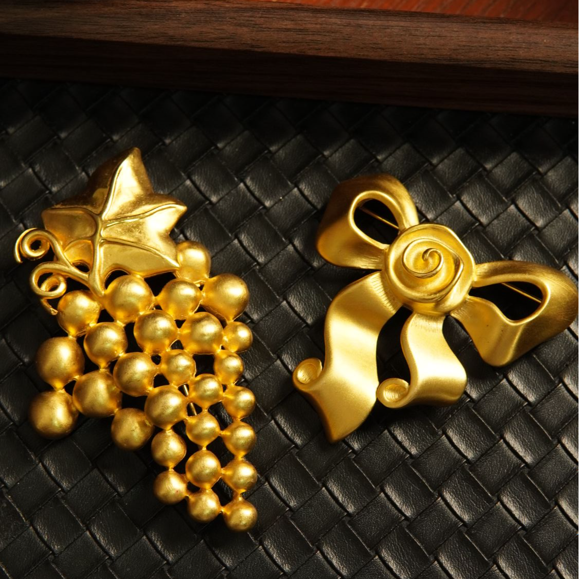 合金胸针 复古葡萄蝴蝶结胸针