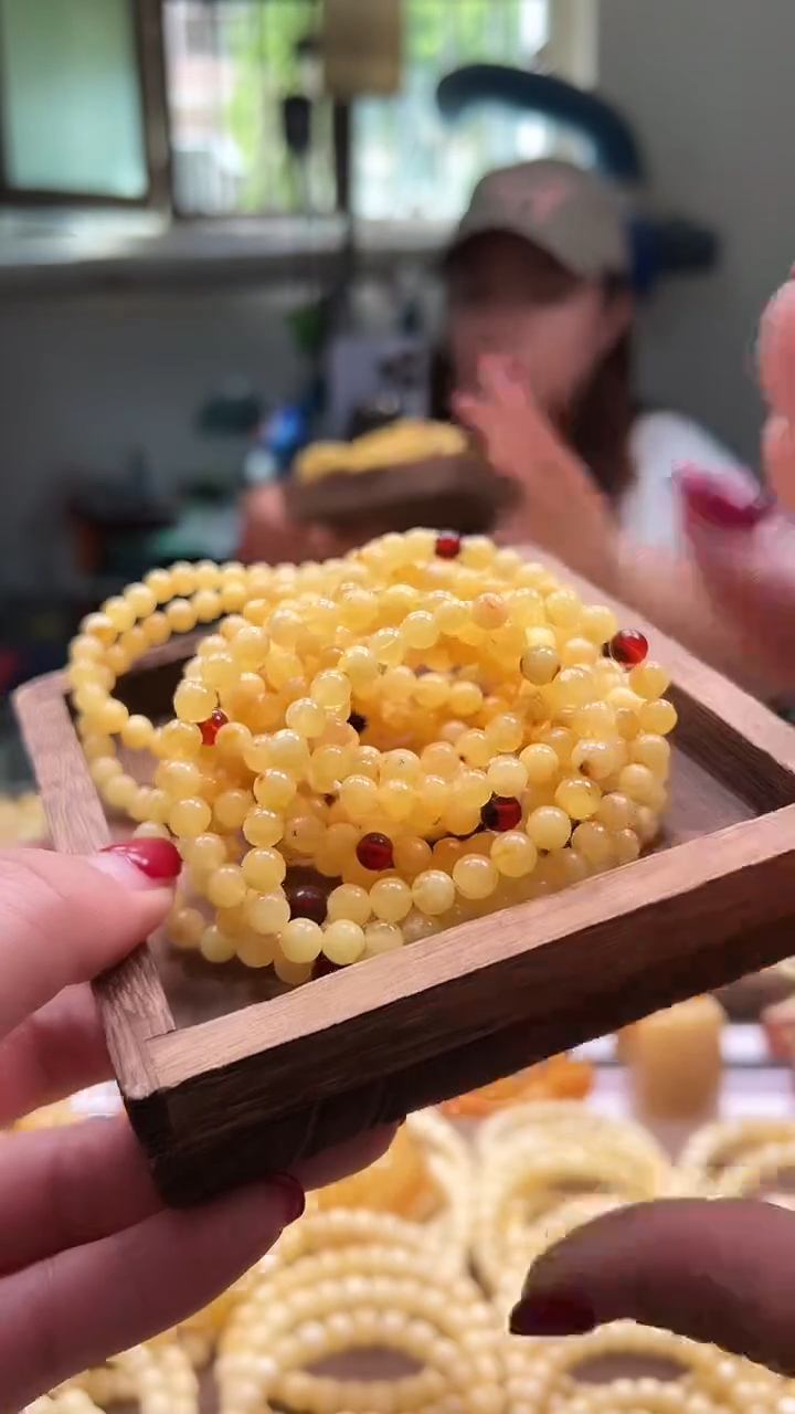 未镶嵌蜜蜡手链6+蜜蜡圆珠单圈  微瑕