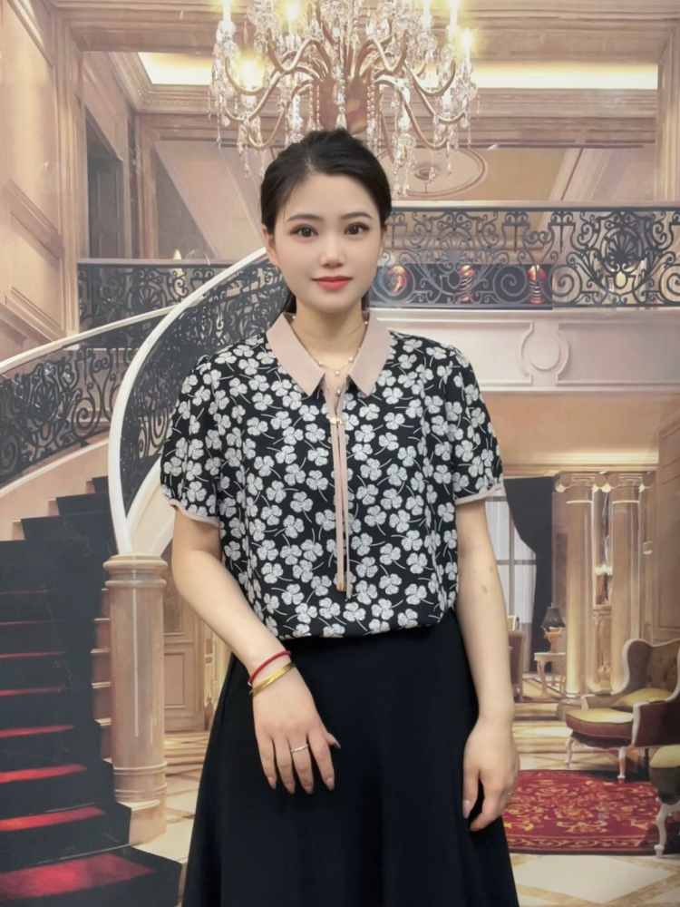 新款洋气减龄衬衫宽松显瘦款V领休闲设计气质女短袖小衫新中式