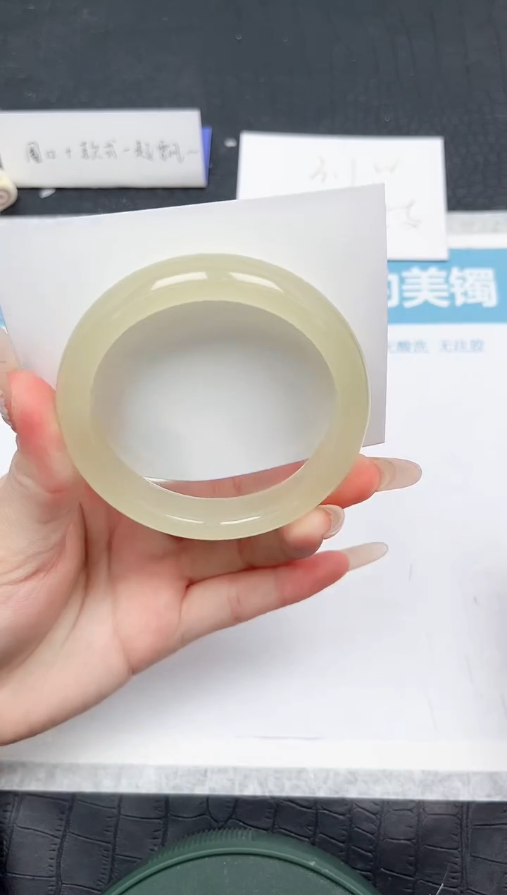 【闪购商品】石英质玉手镯未镶嵌161-56.7