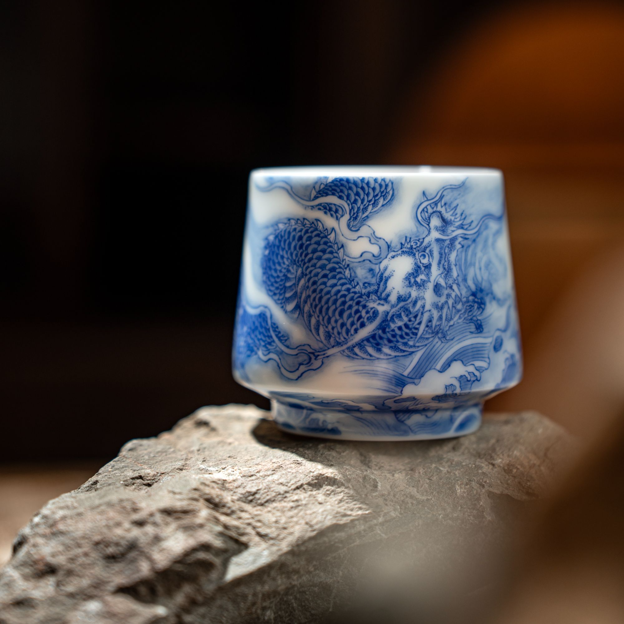 熊友根窑青花龙海浪纹敛口杯景德镇手工手绘茶具