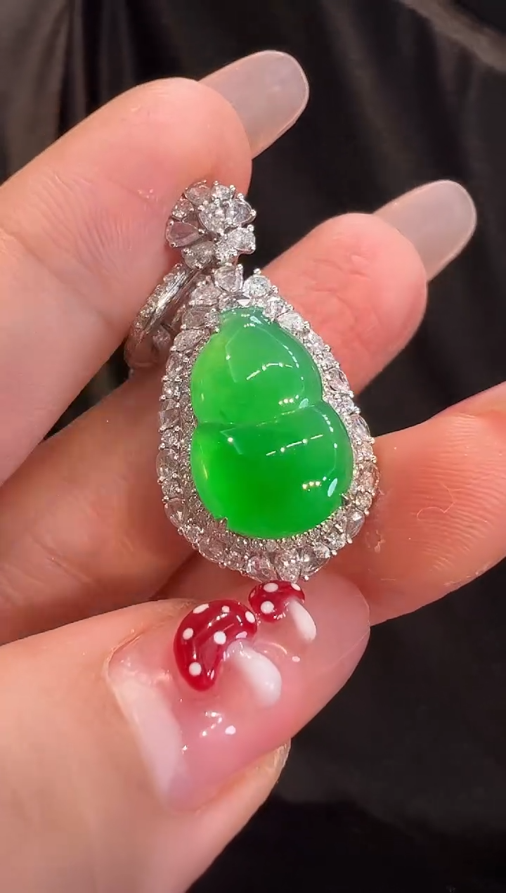 【闪购商品】翡翠颈饰18K金镶嵌吊坠