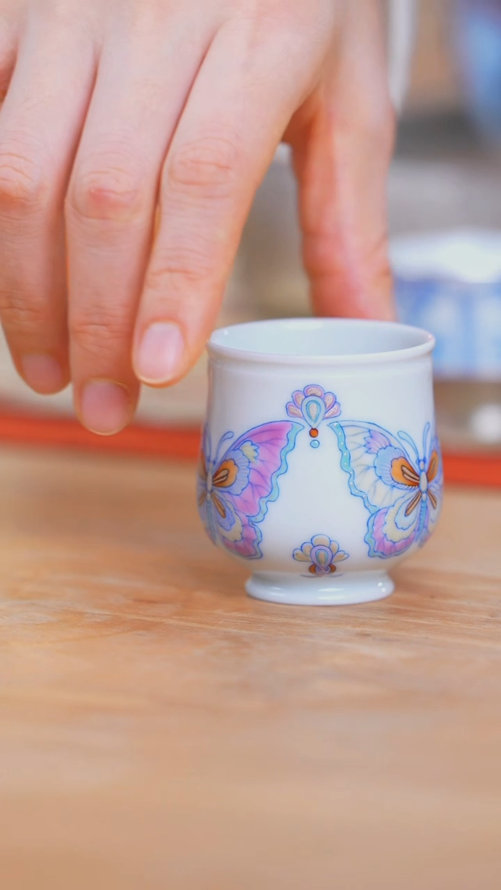 【闪购商品】斗彩蝴蝶杯子一个非常漂亮