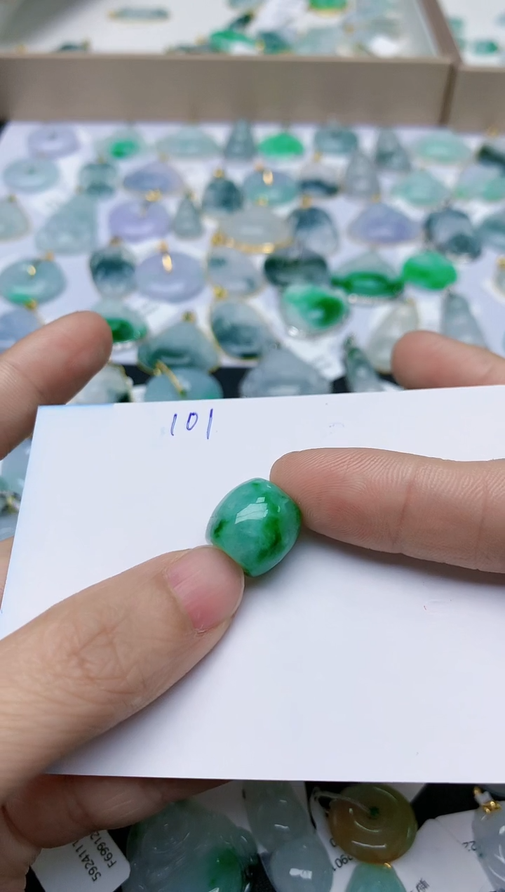 【闪购商品】翡翠颈饰18K金镶嵌天然翡翠A货    