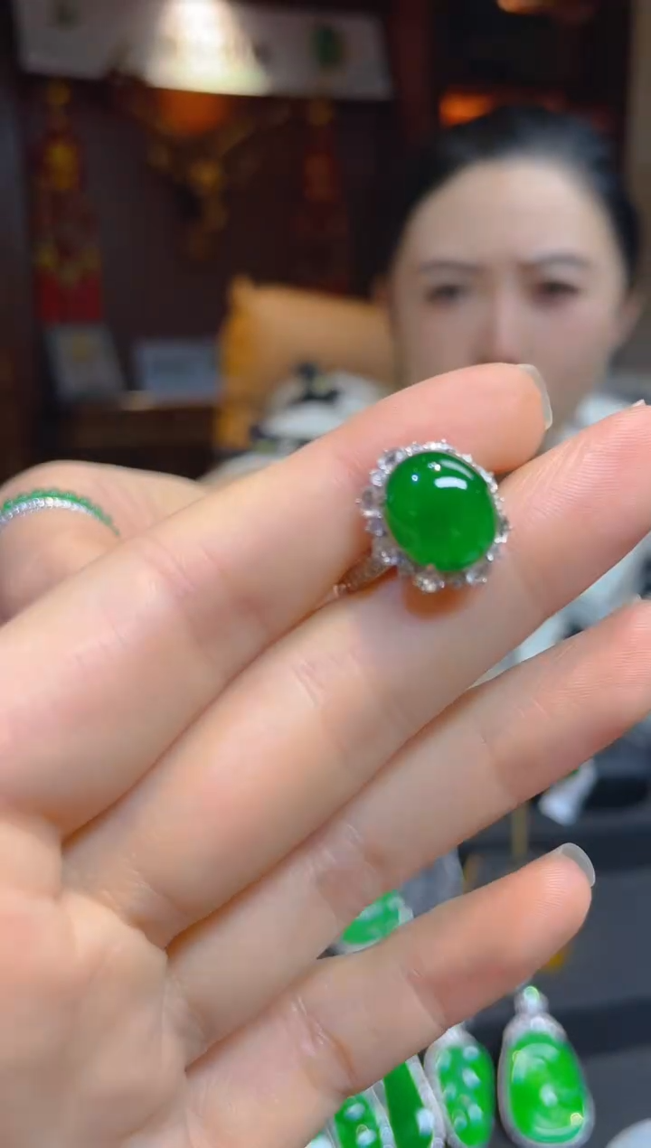 【闪购商品】翡翠戒指18K金镶嵌109768天然A货翡翠戒指