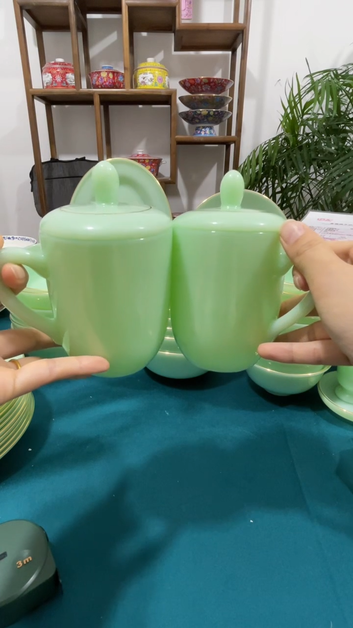 ·  带盖子办公茶杯2个玉瓷