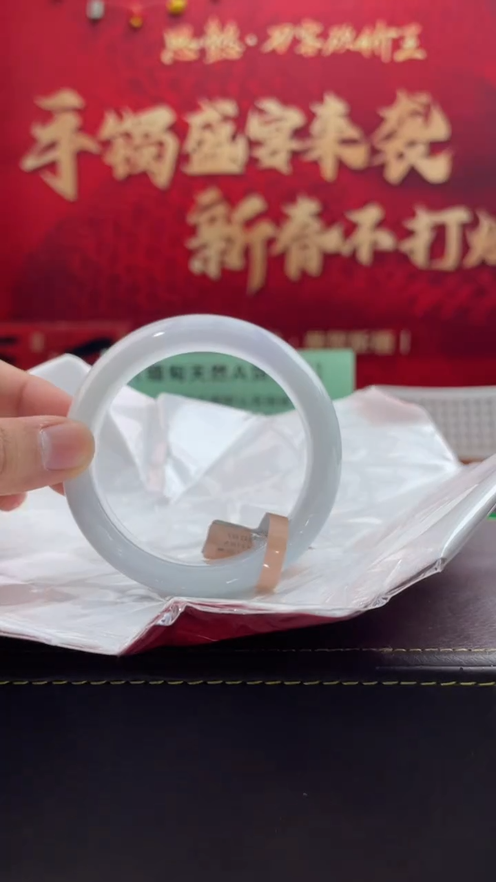 【闪购商品】翡翠手镯未镶嵌19翡翠手镯（微瑕）