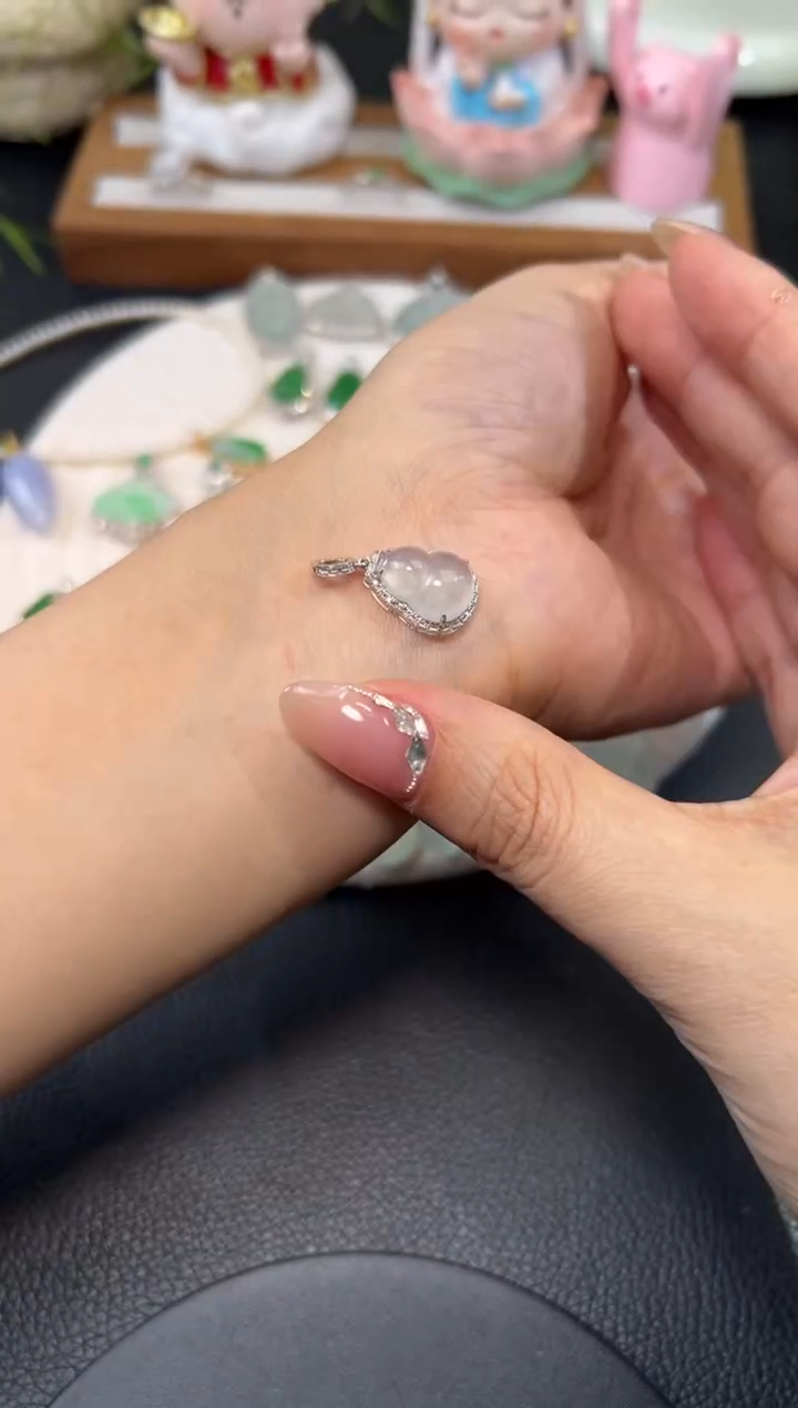 颈饰18K金镶嵌翡翠源头直播间