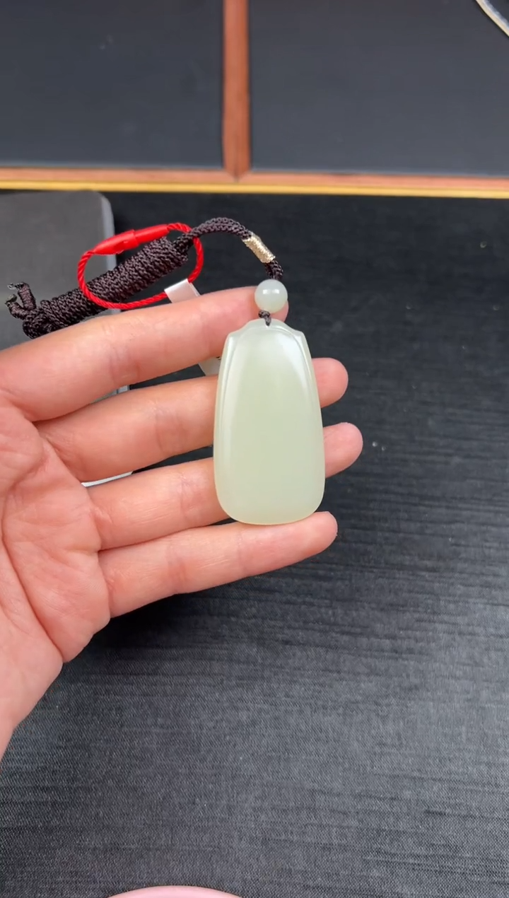 【闪购商品】和田玉吊坠(赠链)未镶嵌且末微色差迪克兰一细