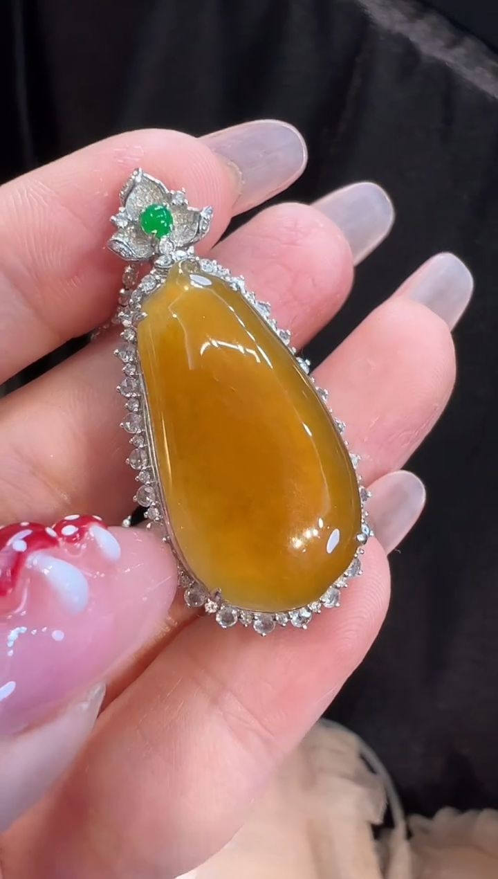 【闪购商品】翡翠颈饰18K金镶嵌吊坠