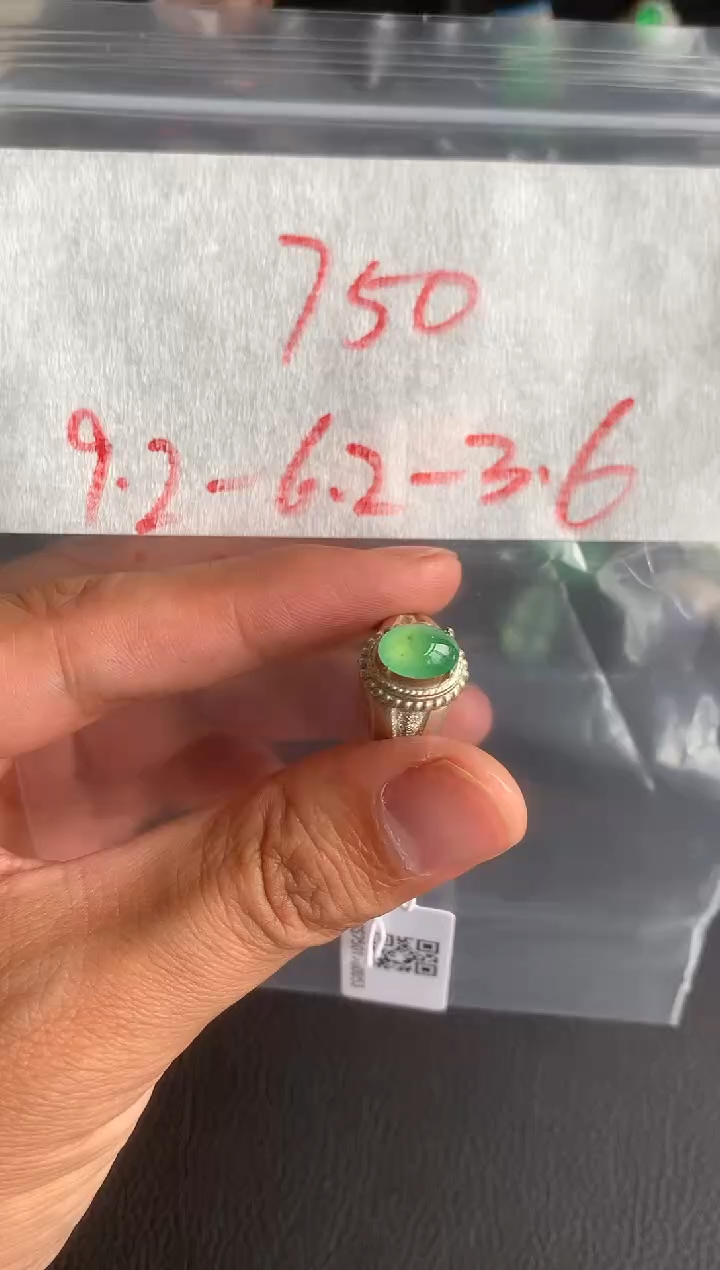 未镶嵌定制翡翠缅甸A货翡翠，拍一发一