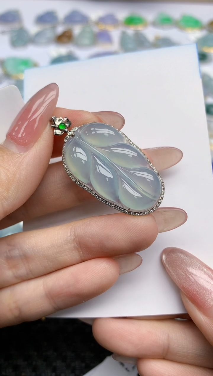 【闪购商品】翡翠挂件18K金镶嵌天然翡翠A货