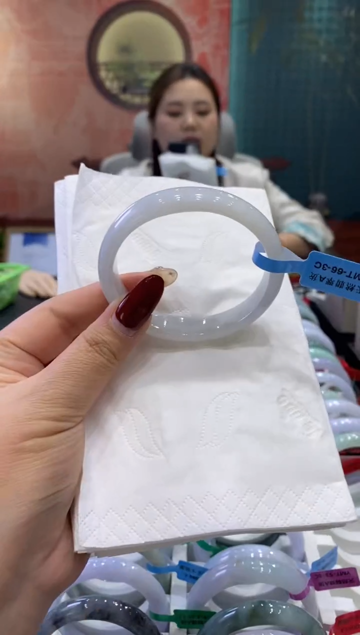【闪购商品】翡翠手镯未镶嵌多人0008383