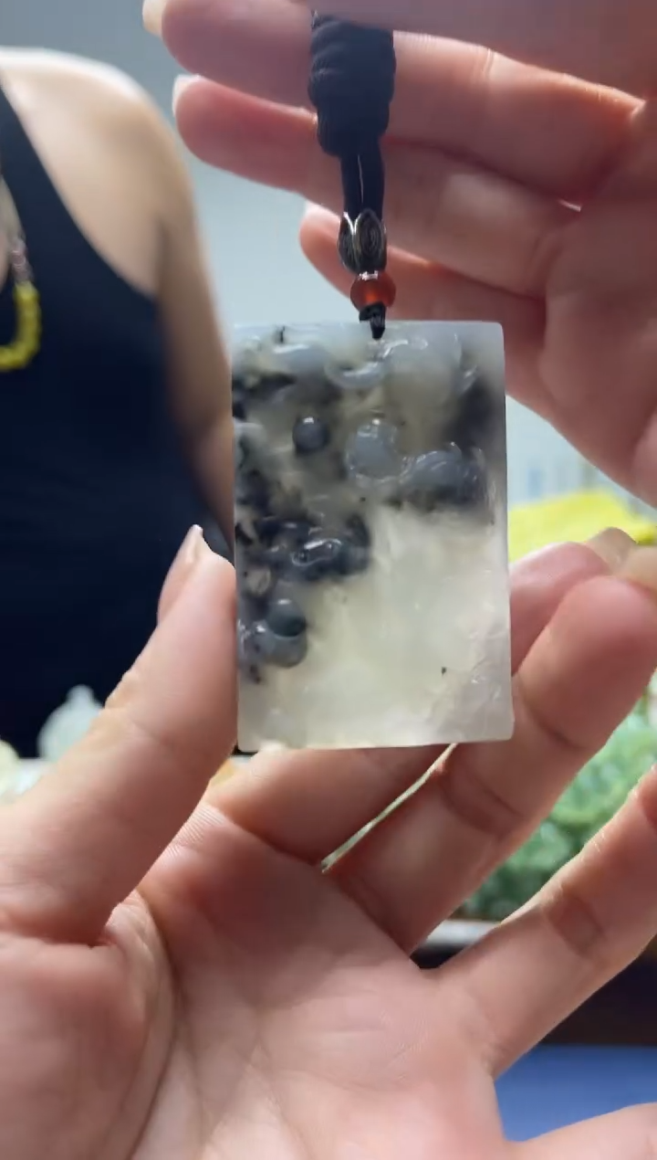 未镶嵌岫玉颈饰`