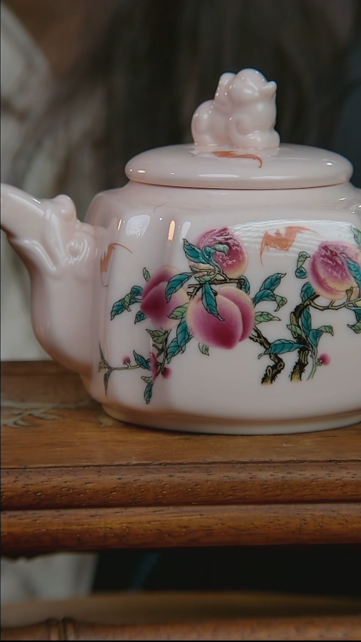 摆件陶红稀土寿桃龙壶