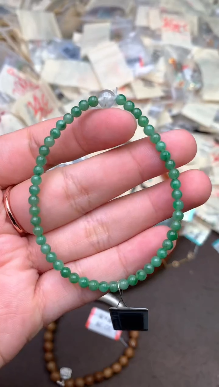 未镶嵌挂件翡翠— 