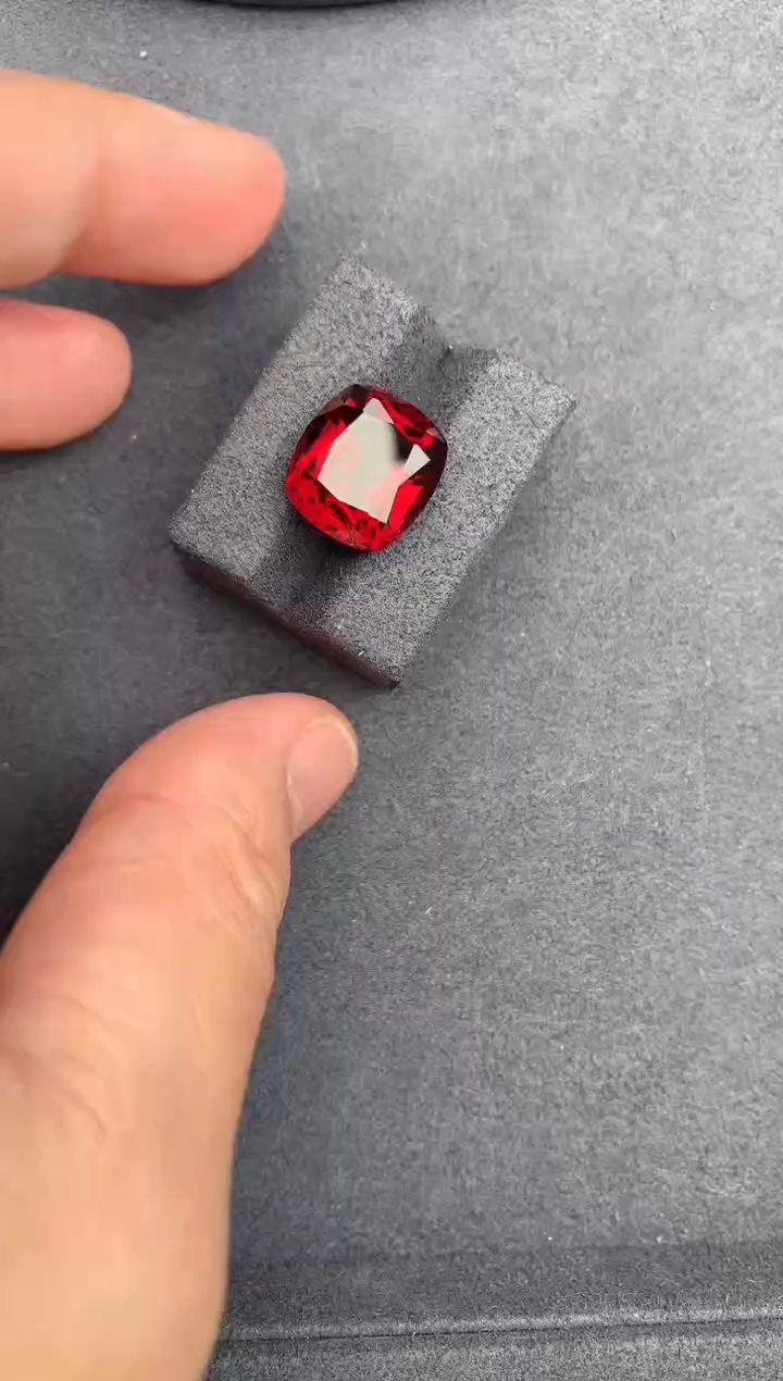 【闪购商品】石榴石裸石未镶嵌9.7ct镁铝榴石