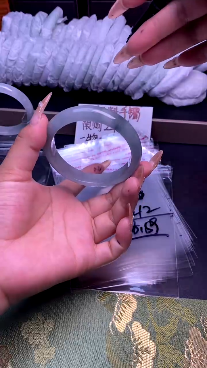 时尚女款缅料手镯212