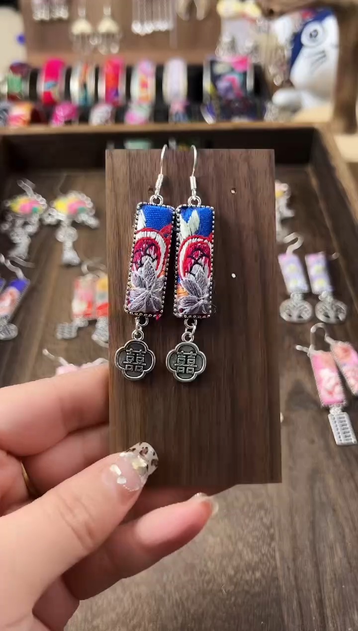 【闪购商品】织绣民族风老绣饰品011