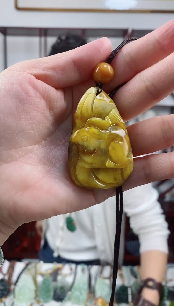 未镶嵌岫玉颈饰兔