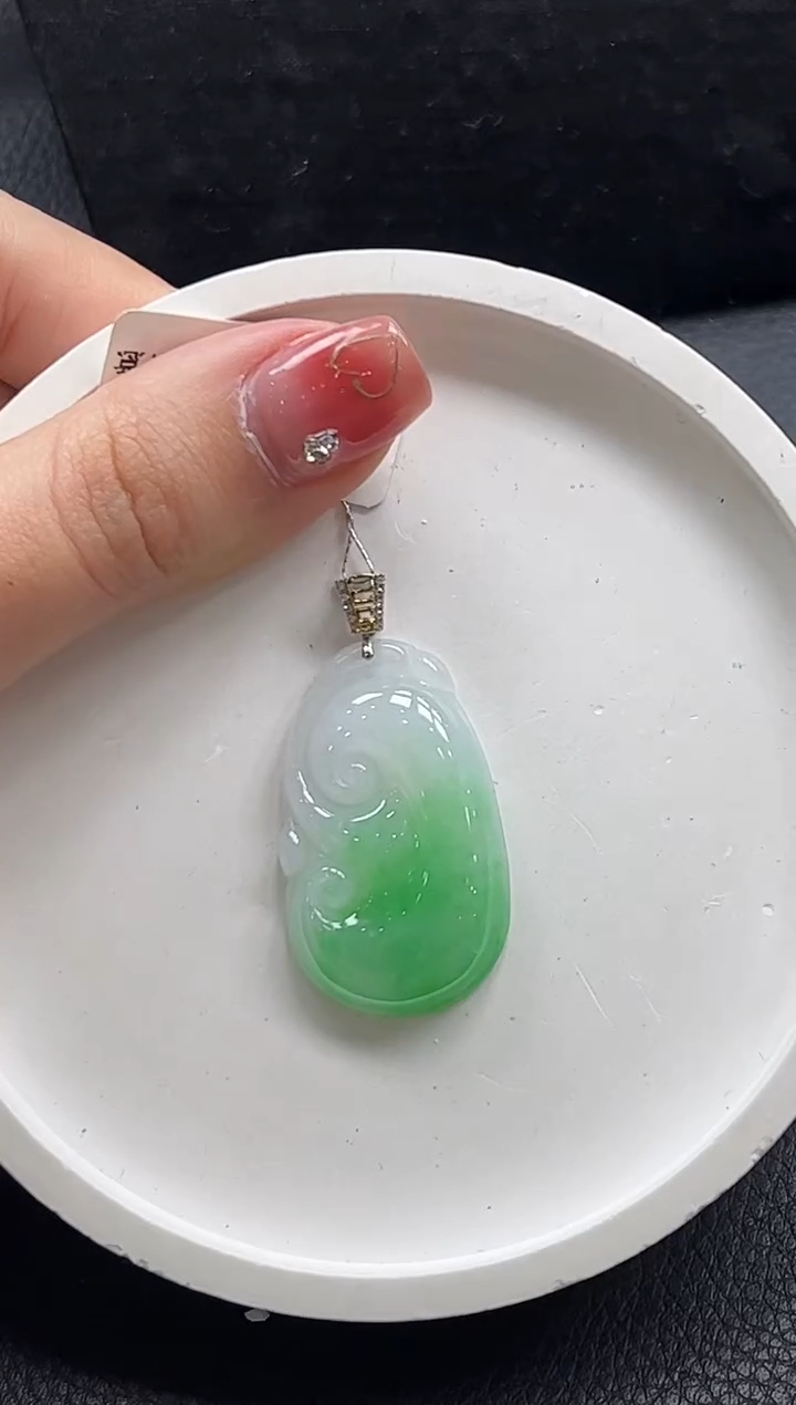 【闪购商品】翡翠颈饰18K金镶嵌如意