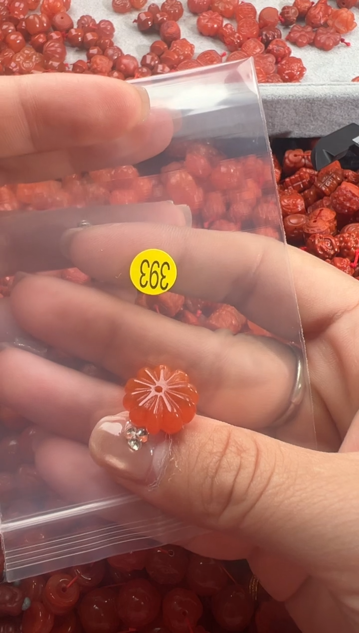 南红玛瑙未镶嵌颈饰1