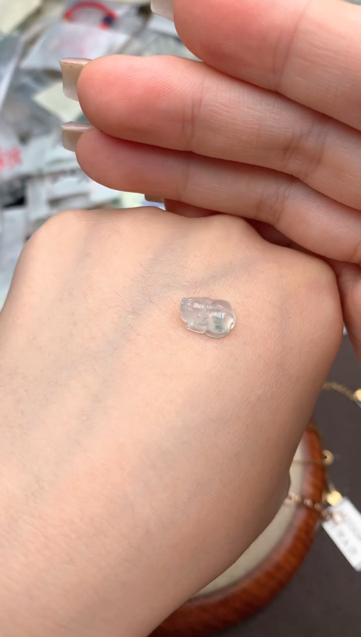 未镶嵌挂件翡翠—