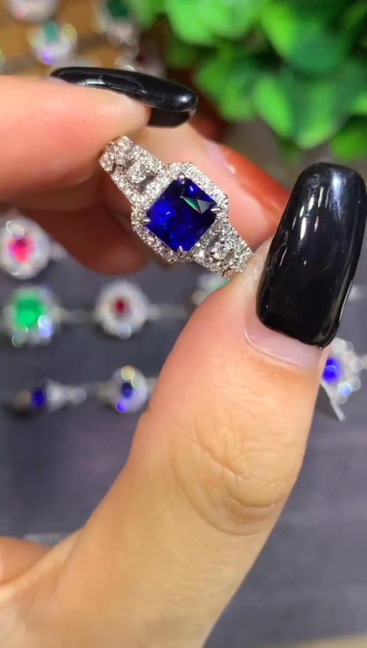 戒指蓝宝石18K金镶嵌1.5CT