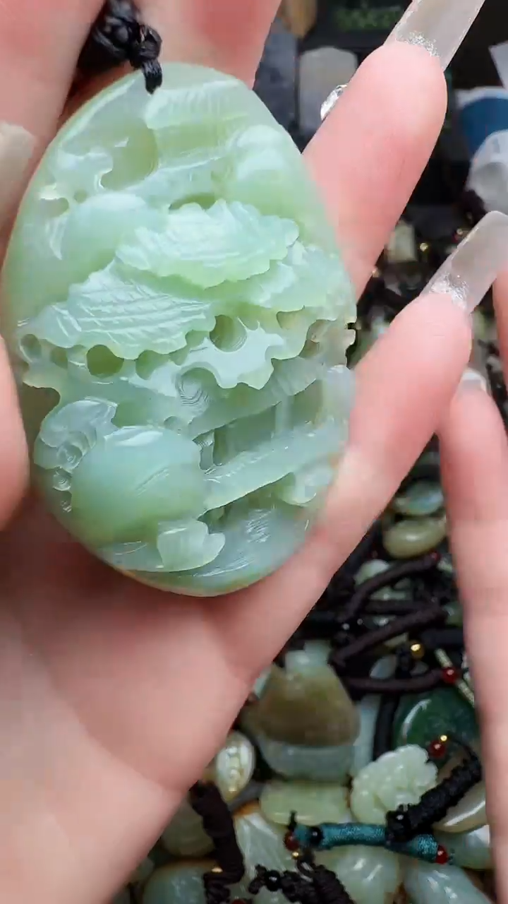 【闪购商品】和田玉颈饰未镶嵌山水手把件