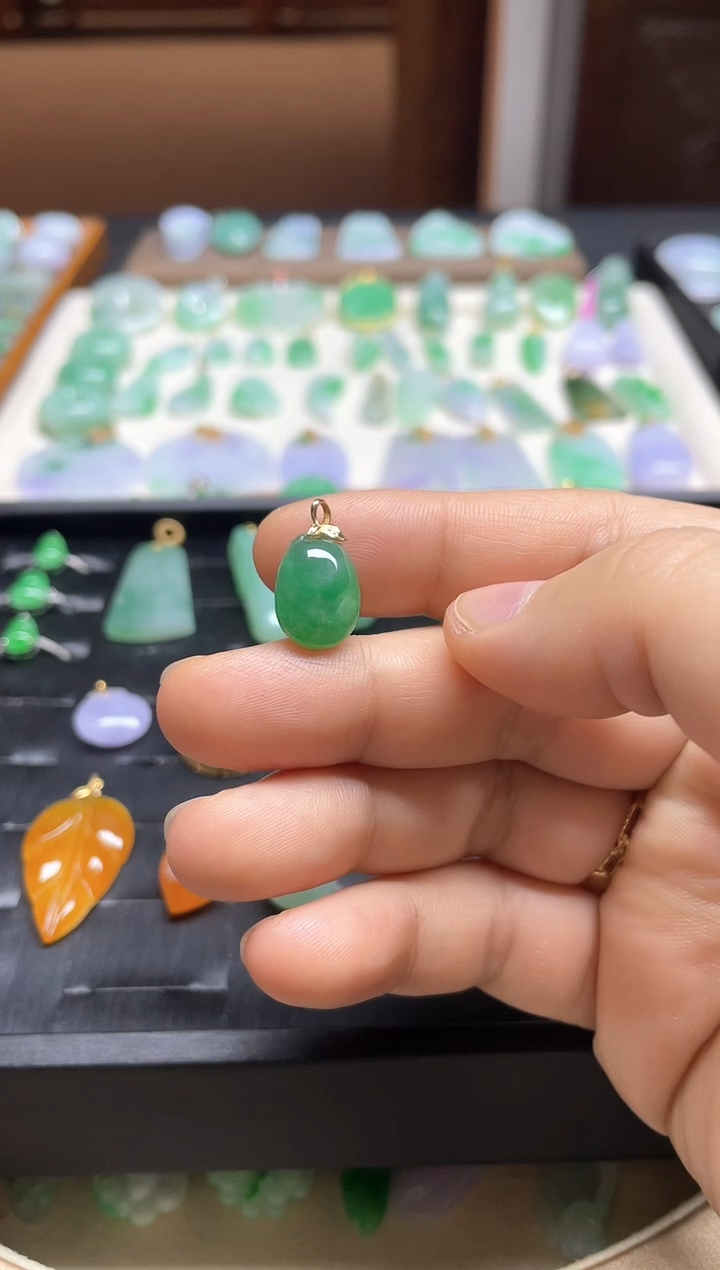 翡翠18K金镶嵌吊坠(不含链)桃子