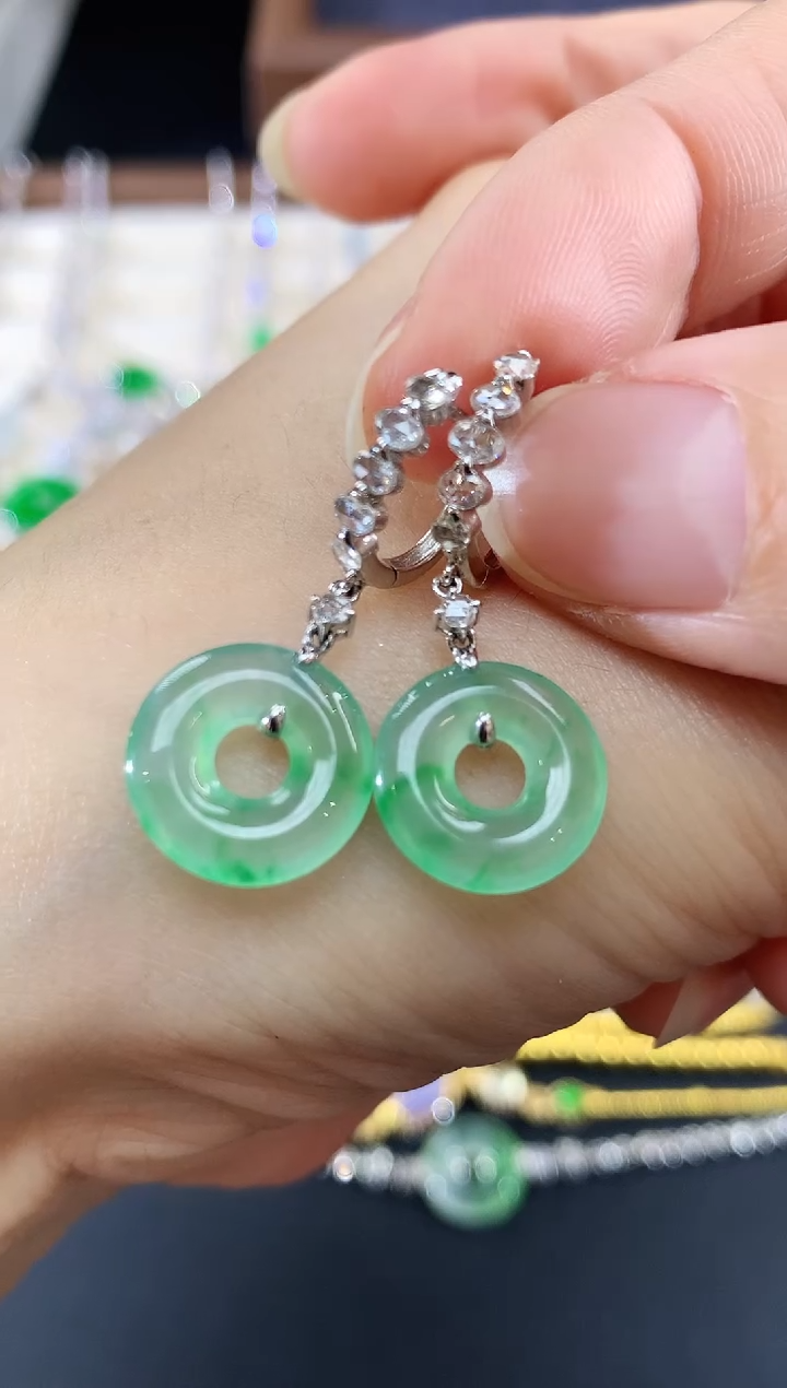 18K金镶嵌翡翠耳饰243|11800