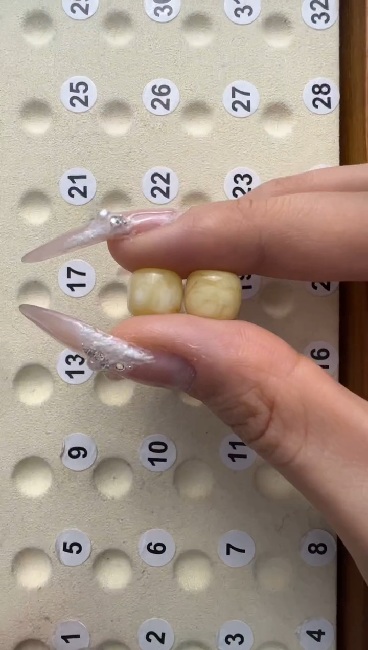 【闪购商品】蜜蜡裸石未镶嵌俄料微瑕10*8.9mm1.244克