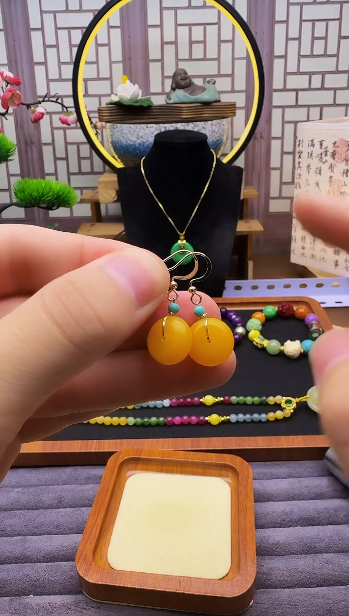 14K金镶嵌蜜蜡耳饰E82