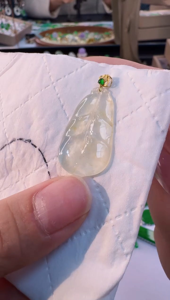 【闪购商品】翡翠颈饰18K金镶嵌缅甸翡翠A货吊坠