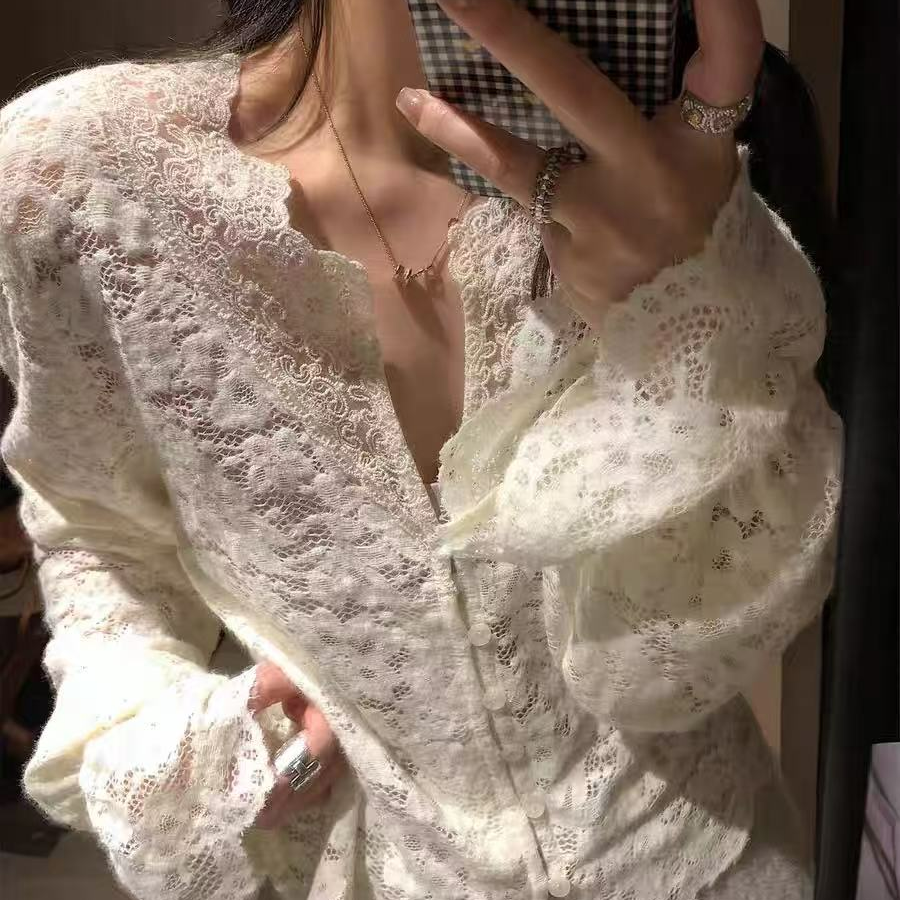 【晚舟】2025秋冬新款V领磨毛蕾丝长袖内搭上衣