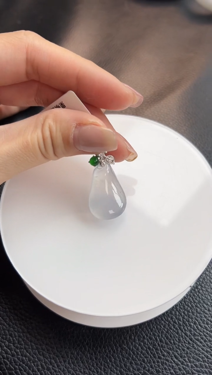 【闪购商品】翡翠颈饰18K金镶嵌福瓜