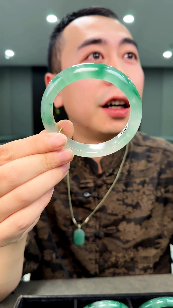 未镶嵌手镯石英质玉一**亿61