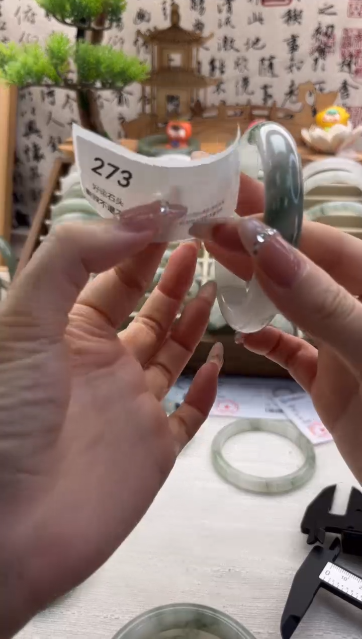 未镶嵌手镯石英质玉微瑕273