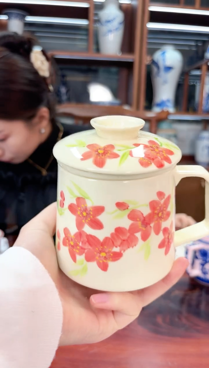 A69景德镇红稀稀水点桃花办公杯