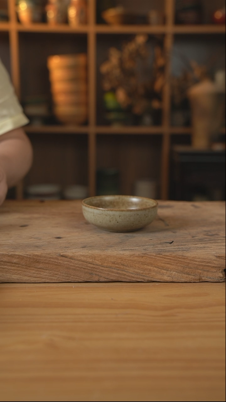 奶奶系列的大号蘸料碟1个
