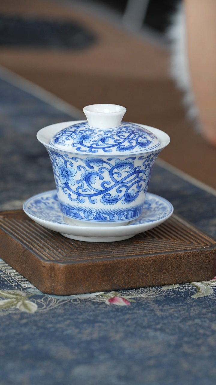 【闪购商品】【蓝堆缠枝莲盖碗】【15西泠礼盒】