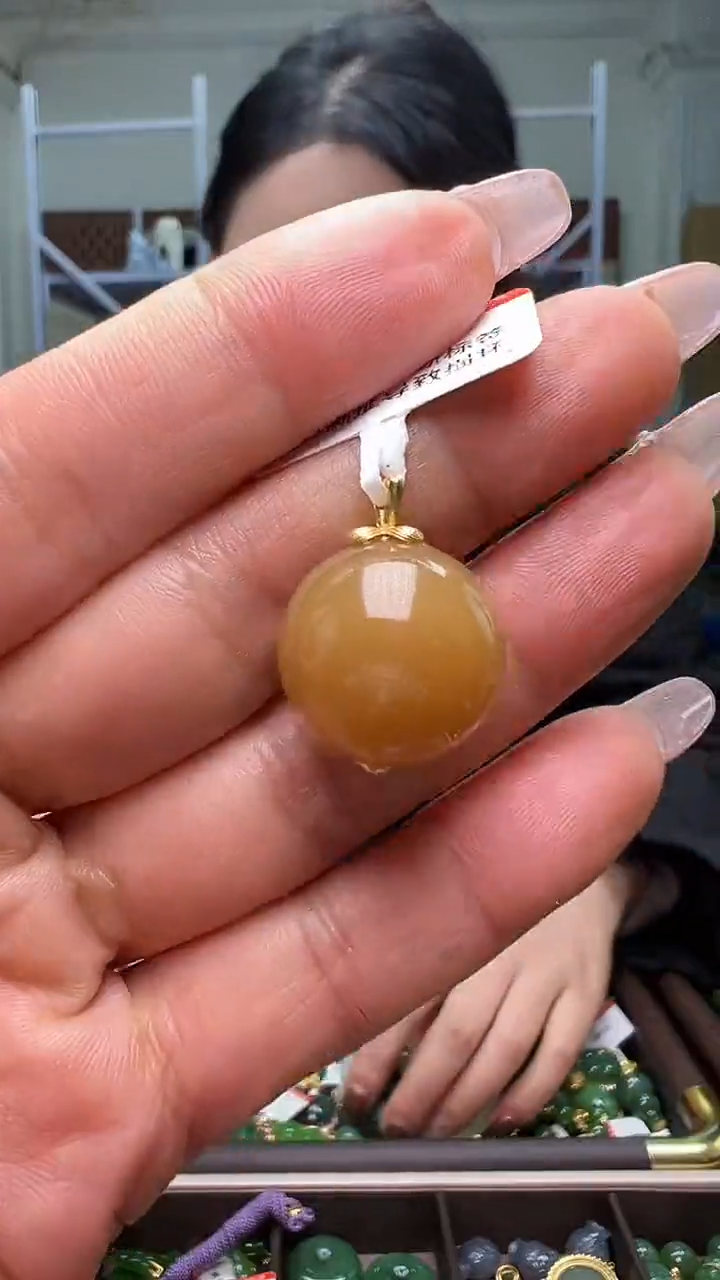 颈饰18K金镶嵌和田玉(多样性发货.发其一)12.24.90