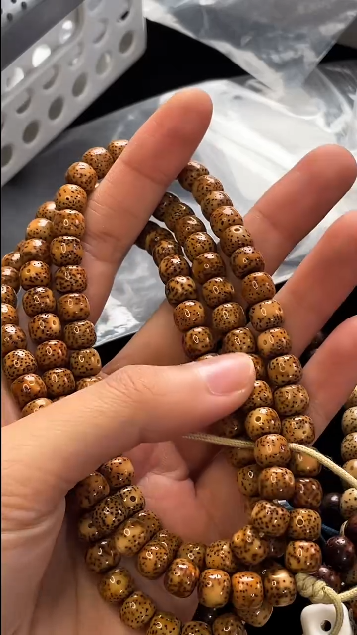 吊坠星月菩提精工级粉皮浅珀桶珠8*7长串