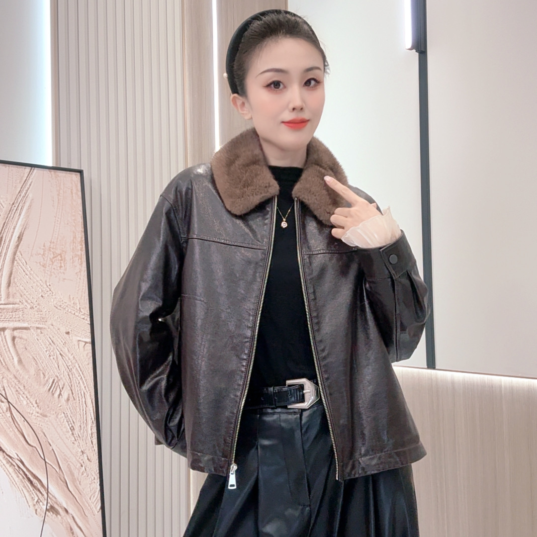 2025年米莲娜女装新款绵羊皮羽绒鹅绒服水貂领冬季皮衣外套67067