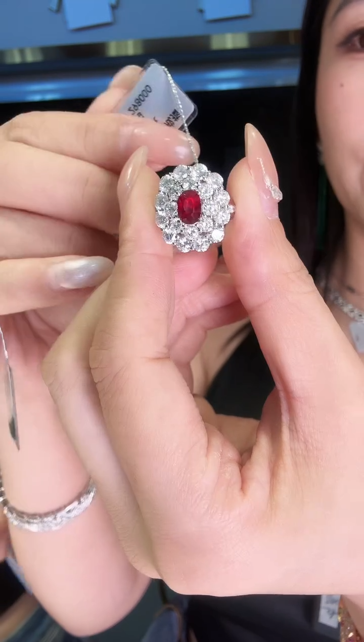 铂Pt950镶嵌戒指红宝石 吉尔德大证 1.02ct