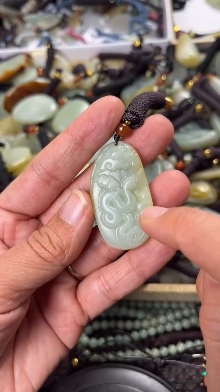 【闪购商品】和田玉颈饰未镶嵌多样性发货没有证书拍一发一有瑕