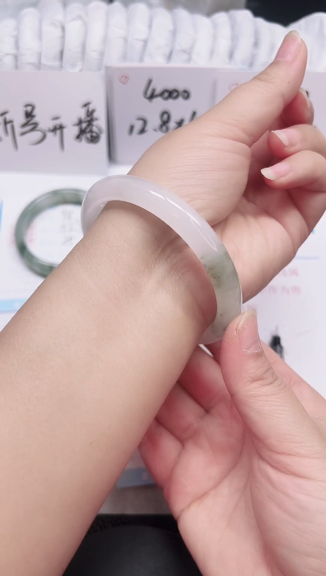 未镶嵌手镯石英质玉99-63