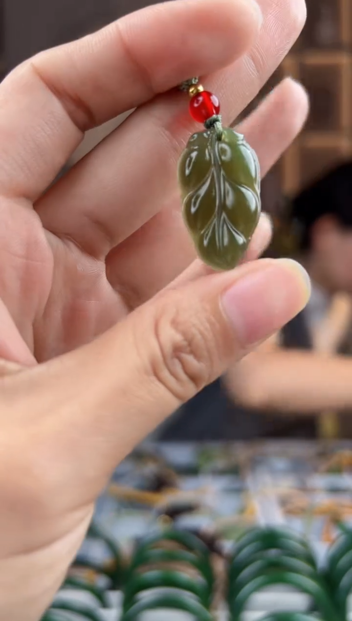 颈饰未镶嵌和田玉拍一发一，拍一发一