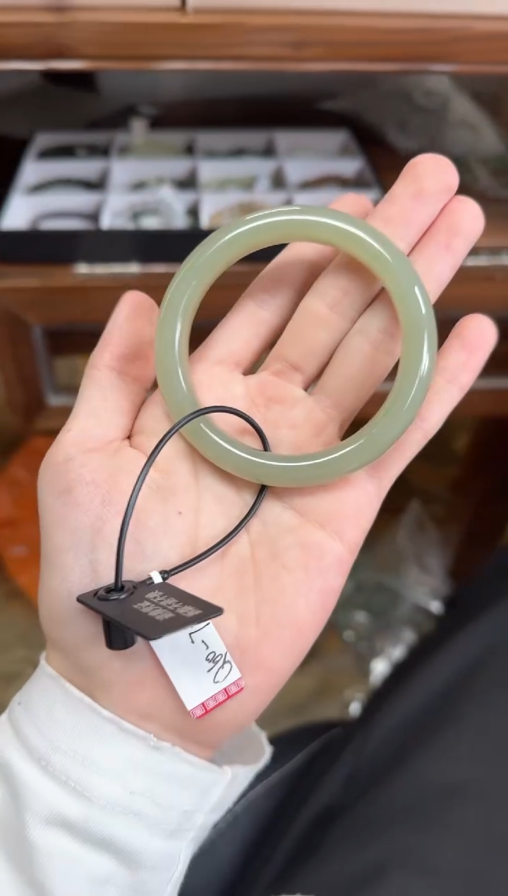 未镶嵌手镯和田玉60